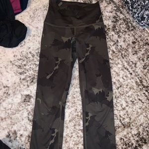 Lululemon camo crop leggings